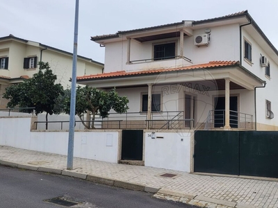 Moradia T3 para arrendar em Nogueira, Fraião e Lamaçães, Braga