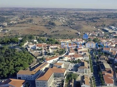 Prédio situado na Aldeia de Palheiros, Ourique, Beja