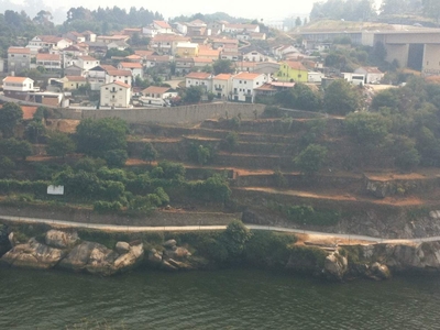 Venda de Quinta com 380m de frente de rio, na Marginal de Gaia, Porto