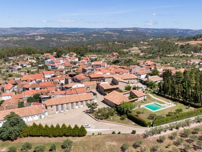 Venda: Propriedade secular com olival, capela, jardim e piscina, Mirandela, Norte de Portugal