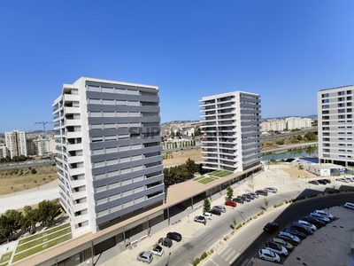 Apartamento T2 para arrendamento na Avenida David Mourão-Ferreira
