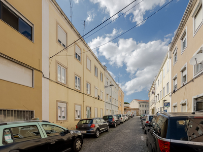 Apartamento T2 REMODELADO com suíte em São Vicente, Graça, Lisboa