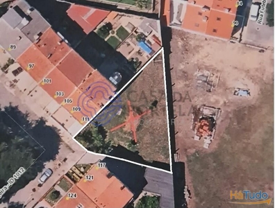 Terreno com projecto aprovado para moradia unifamiliar no centro de São Mamede
