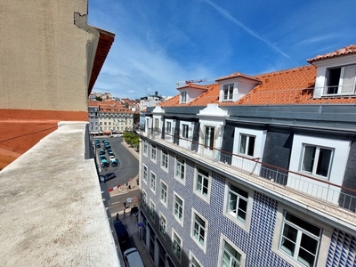 Apartamento T2 para arrendamento em Santa Maria Maior