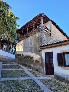 Casa Típica com Alpendre em Vila Flor, Trás-os-Montes e Alto Douro