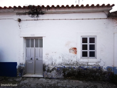 Moradia para recuperar - Vila Moreira, Alcanena