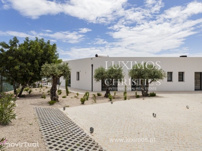Moradia V4 com piscina, para venda em S.Clemente, Loulé, Algarve