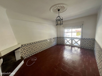 Apartamento T2 junto a estação das Mercês