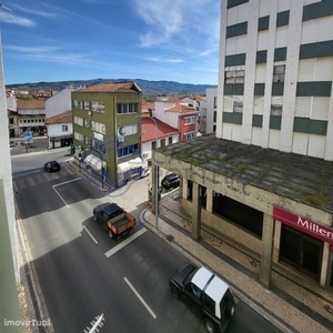 Apartamento T2, num 3º andar com varanda, no centro de Macedo de Caval