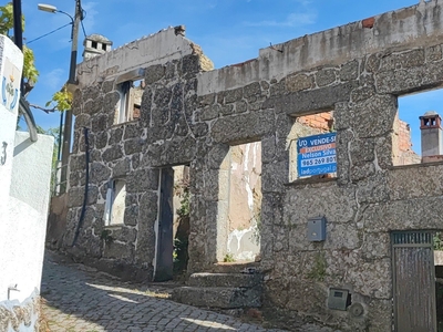 Casa T2 em Santa Comba Dão e Couto do Mosteiro de 115 m²