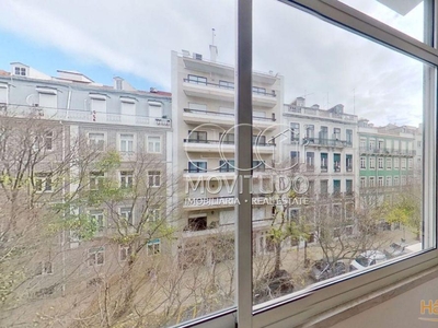 VENDIDO - Apartamento T2 - 3 assoalhadas no centro de Lisboa - Estefânia - Prédio com elevador