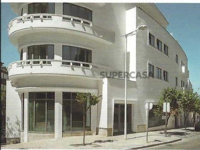 Apartamento T4 à venda na Rua Comandante Almeida Henriques
