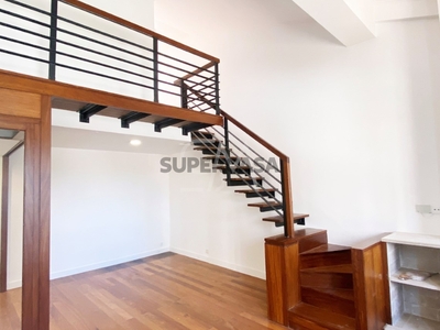 Apartamento T3 Duplex à venda na Rua Silva Carvalho
