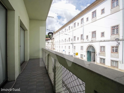 Prédio com 5 pisos na Baixa de Coimbra | 630m2 | Investimento | Rentab