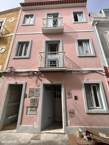Casa térrea com logradouro, em Santa Maria da Feira