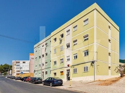 Apartamento T3 remodelado a 10 minutos da Avenida Principal da Cidade de Setúbal.