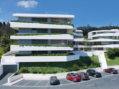 Apartamento T4 à venda em Santo António dos Olivais