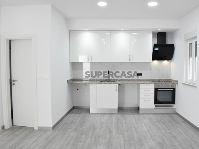 Apartamento T2 à venda em Cantar-Galo e Vila do Carvalho