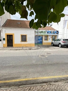 Edifício para comprar em Santo Estêvão, Portugal