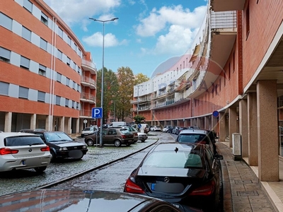 Garagem à venda em Azurém, Guimarães
