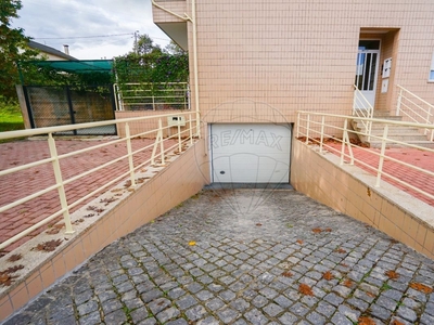Garagem à venda em Fonte Arcada e Oliveira, Póvoa de Lanhoso