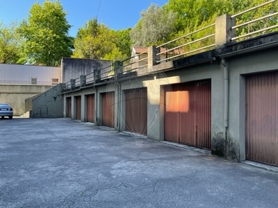 Garagem para arrendar em Azurém, Guimarães