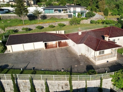 Moradia T4 para arrendar em Nogueira, Fraião e Lamaçães, Braga