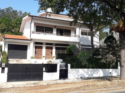 Moradia T5 para arrendar em Nespereira, Guimarães