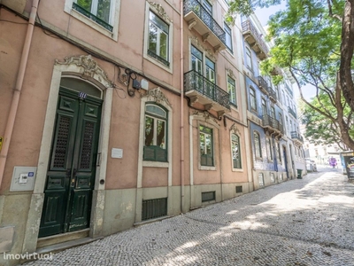 Apartamento Duplex | T5 | tetos altos | Santos - Lisboa