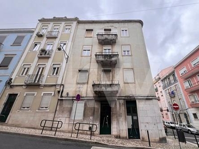 Apartamento T1 na Penha de França para reabilitação total para venda