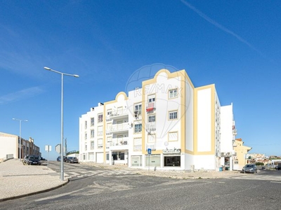 Apartamento T2 à venda em Torres Vedras (São Pedro, Santiago, Santa Maria do Castelo e São Miguel) e Matacães, Torres Vedras