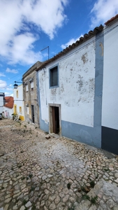 Prédio em pleno centro histórico junto ao Castelo em Palmela