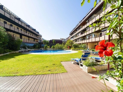 Apartamento T1 em condomínio com jardim e piscina no Estoril