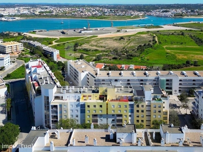 Apartamento T2 com estacionamento na Encosta da Marina - Praia da Roch