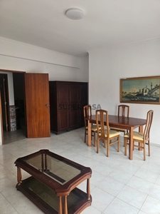 Apartamento T2 para arrendamento na Rua José Correia Pires