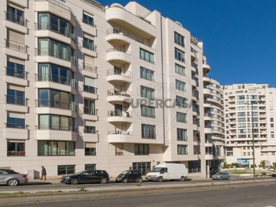 Apartamento T3 para arrendamento em Campolide