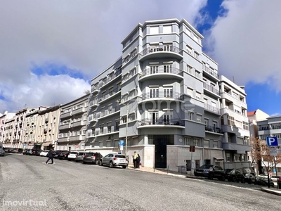 Apartamento T3 para remodelar em Lisboa