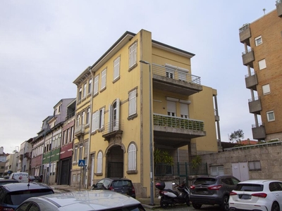 Casa T3 em Porto de 180,00 m²