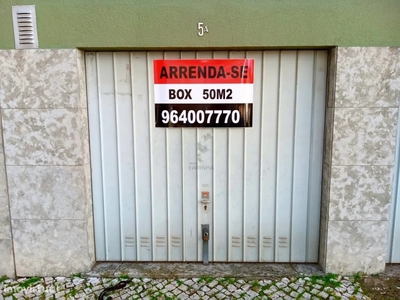 Estacionamento para alugar em Cruz Quebrada, Portugal