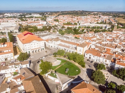 Garagem para arrendar em Évora (São Mamede, Sé, São Pedro e Santo Antão), Évora