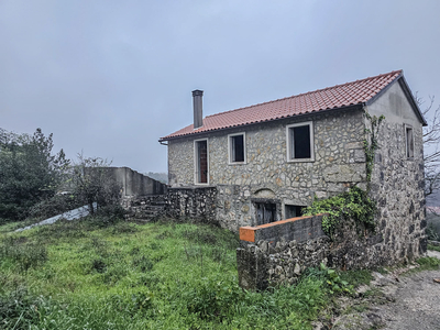 Moradia em Santiago da Guarda inserida num Lote de terreno de 1000 m2