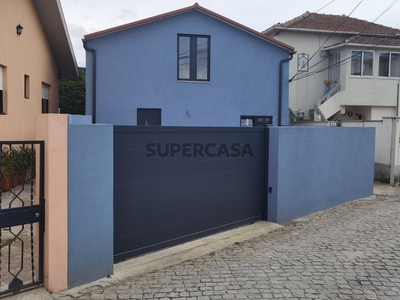 Moradia T2 Duplex à venda em Oliveira do Douro