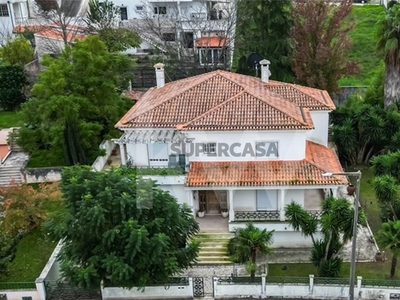 Moradia T6 à venda em Santo António dos Olivais