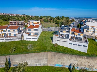 Terreno à venda em Mina de Água, Amadora