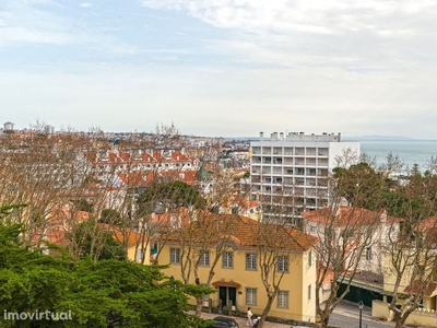 Apartamento T2 com vista para o mar, no Monte Estoril