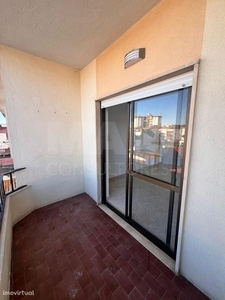 Apartamento T3, com varanda, Seixal (Casal do Marco)