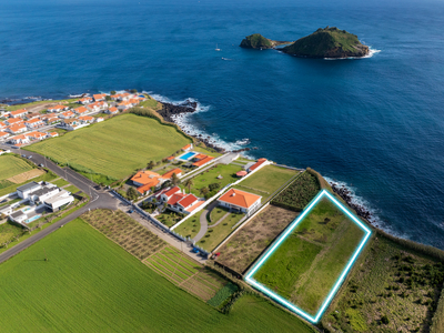 Terreno urbano de luxo localizado à beira-mar com vista para o ilhéu de Vila Franca do Campo - S.Miguel - Açores