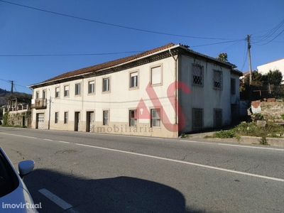 Moradia Individual T3 para restauro em Nespereira, Guimarães