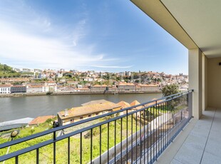 Apartamento T1 com vista frontal de rio em Vila Nova de Gaia