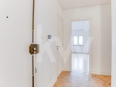 Comfort in the Heart of Lisbon - 2 bedroom apartment refurbished with 155m2 and with balcony | Next to Jardim da Estrela